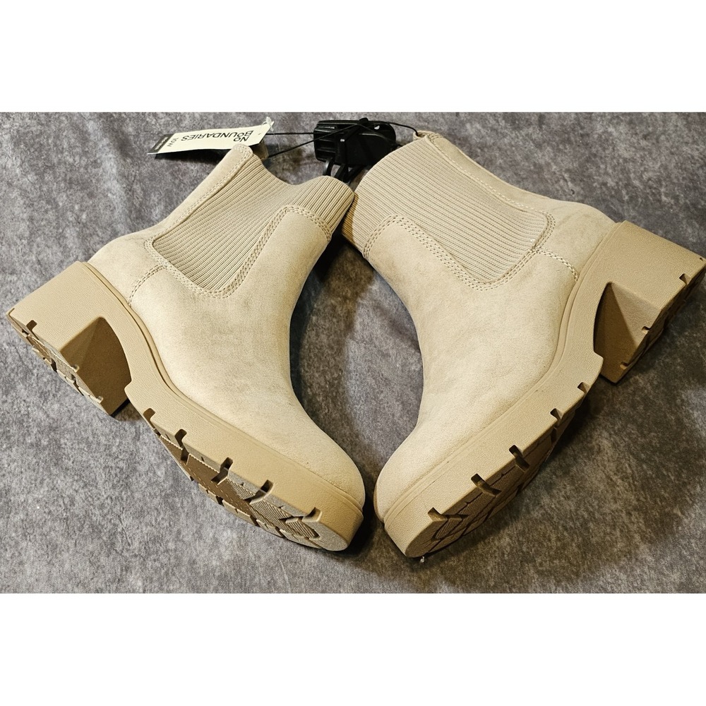 Chelsea Tan/Beige Boots Womens SZ 10W Memory Foam Suede Feel, Chunky Heel